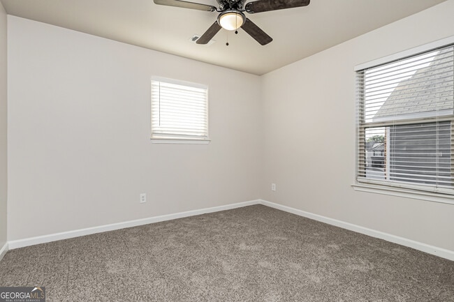 Building Photo - 175 Leland Ln