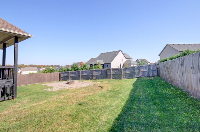 Building Photo - HUGE FRESH Executive home in Farmington