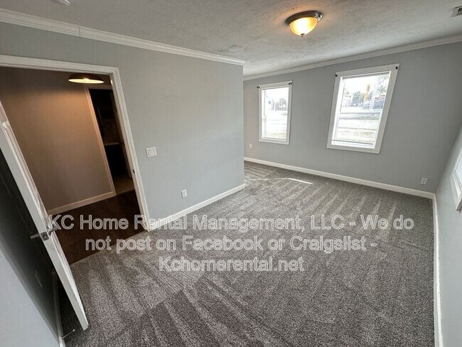 Building Photo - 316 W Elm St
