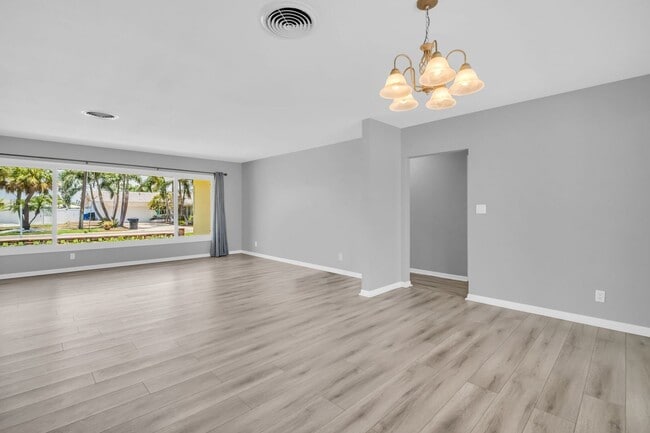 Building Photo - MAXIMO MOORINGS 3/2/2 HOME NEAR ST. PETE B...