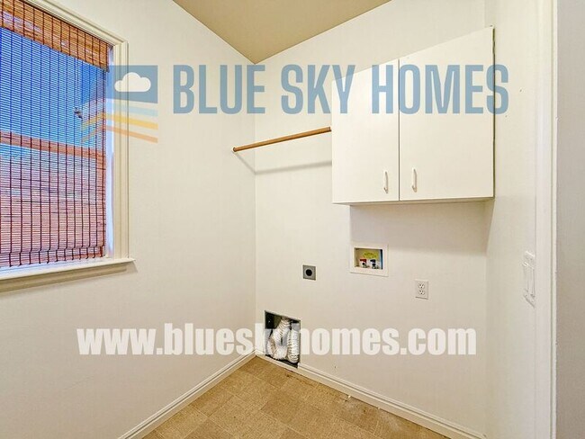 Building Photo - 988 Washakie St E