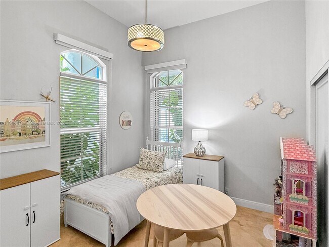 Building Photo - 2514 Poinciana Dr