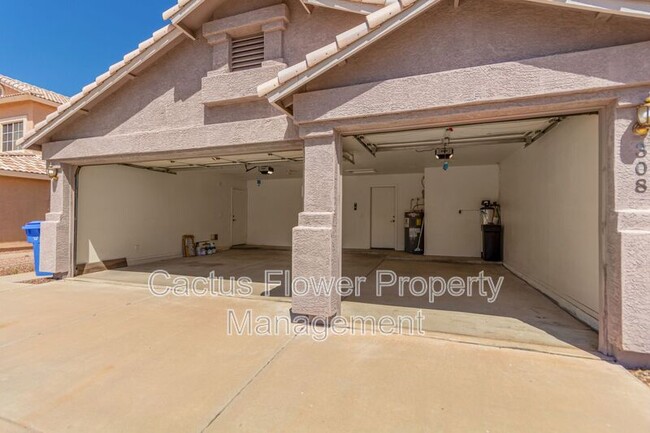 Building Photo - 308 W Liberty Ln