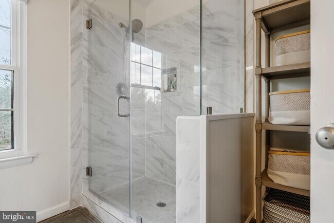 Building Photo - 44 Burgundy Dr