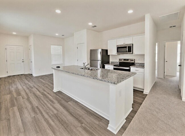 Building Photo - 423 Castillo Dr