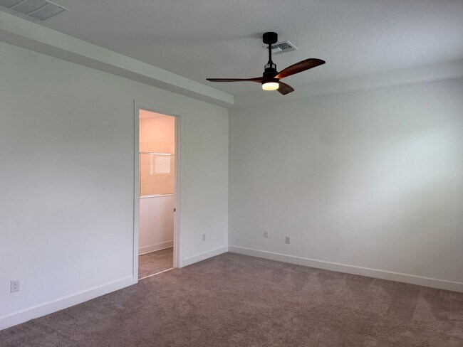 Building Photo - 5 Bedroom 4 Bath W/Office & 3-Car Garage (...