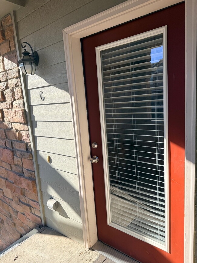 Building Photo - "Charming 2-Bed, 2-Bath condo Oasis in Aurora - 988 Sq Ft of Comfort!"