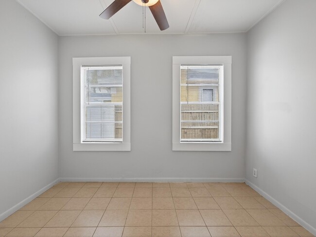 Building Photo - 964 W Lakewood Rd