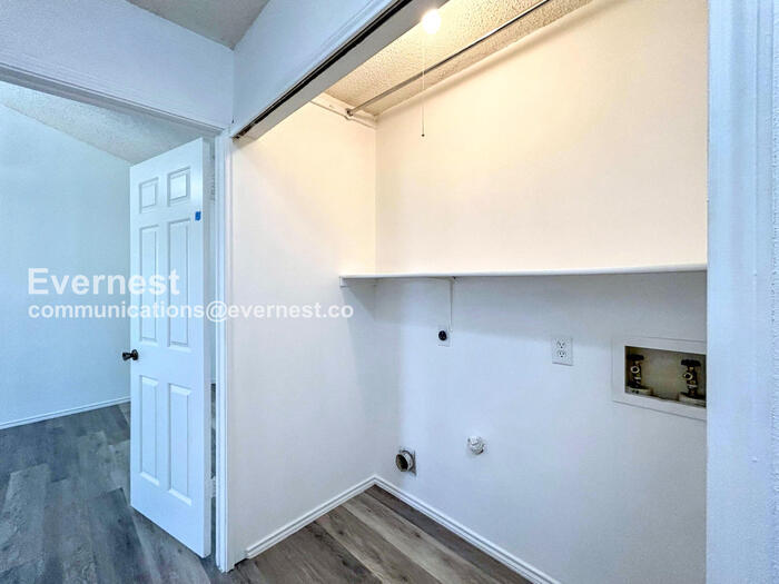 Building Photo - 10207 Raven Field Dr
