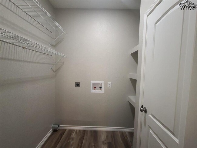 Building Photo - 2000 Fillmore St