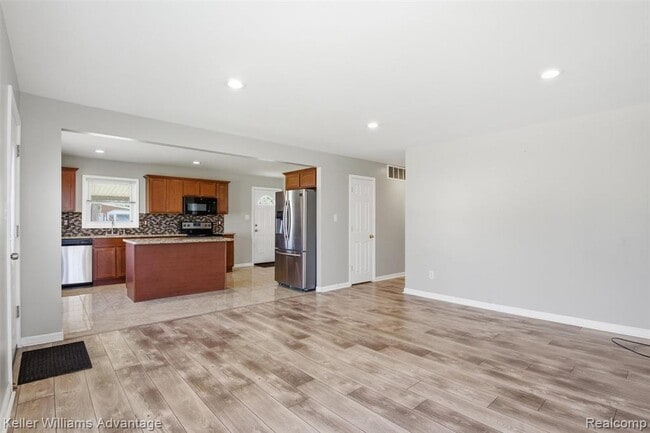 Building Photo - 7435 Lathers St