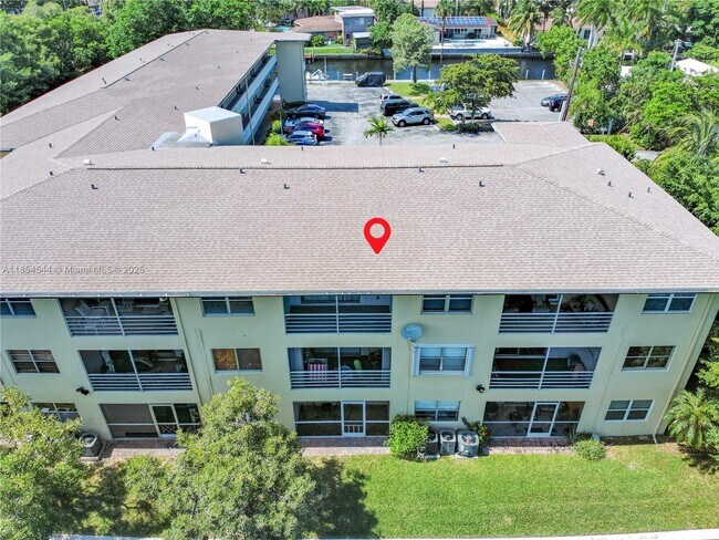 Building Photo - 1400 NE 57th Ct