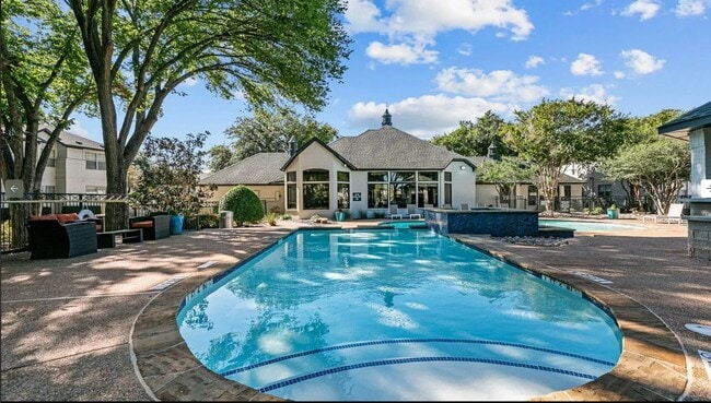 Building Photo - 2950 Mustang Dr