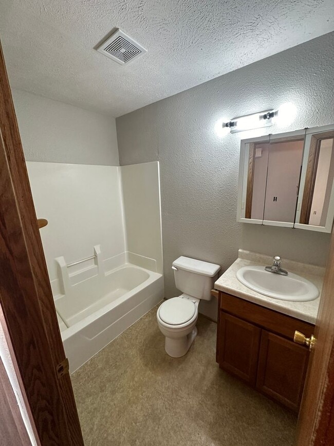 Building Photo - CD-111