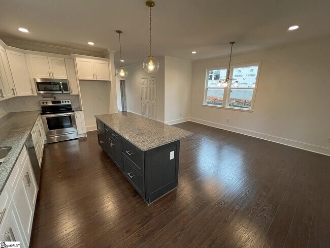 Building Photo - 305 Averill St