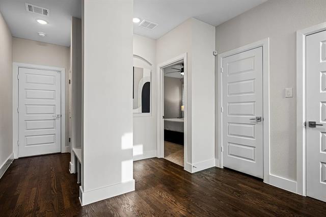 Building Photo - 804 War Admiral Dr