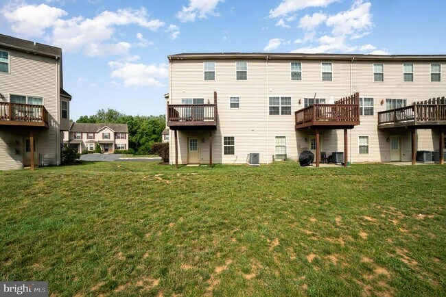 Building Photo - 6383 Creekbend Dr