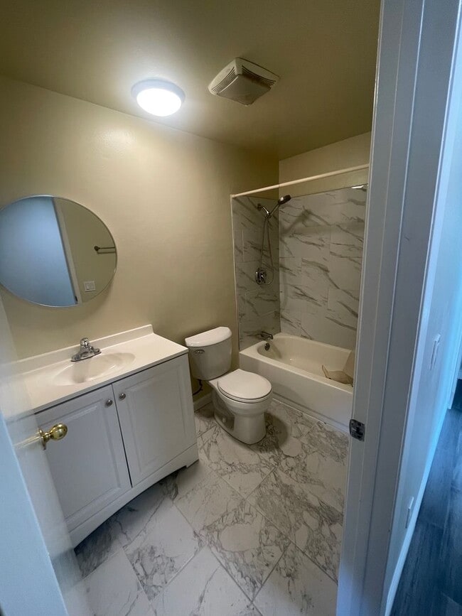 Building Photo - 3 Bed, 2 Bath Tanglewood For Rent- Single Story w/ Garage and AC!