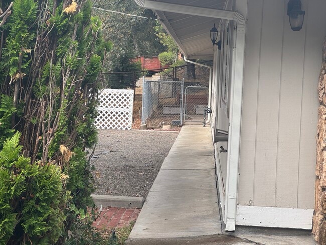 Building Photo - 5800 Encino Ave