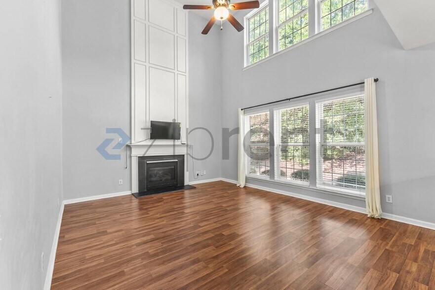 Building Photo - Unit