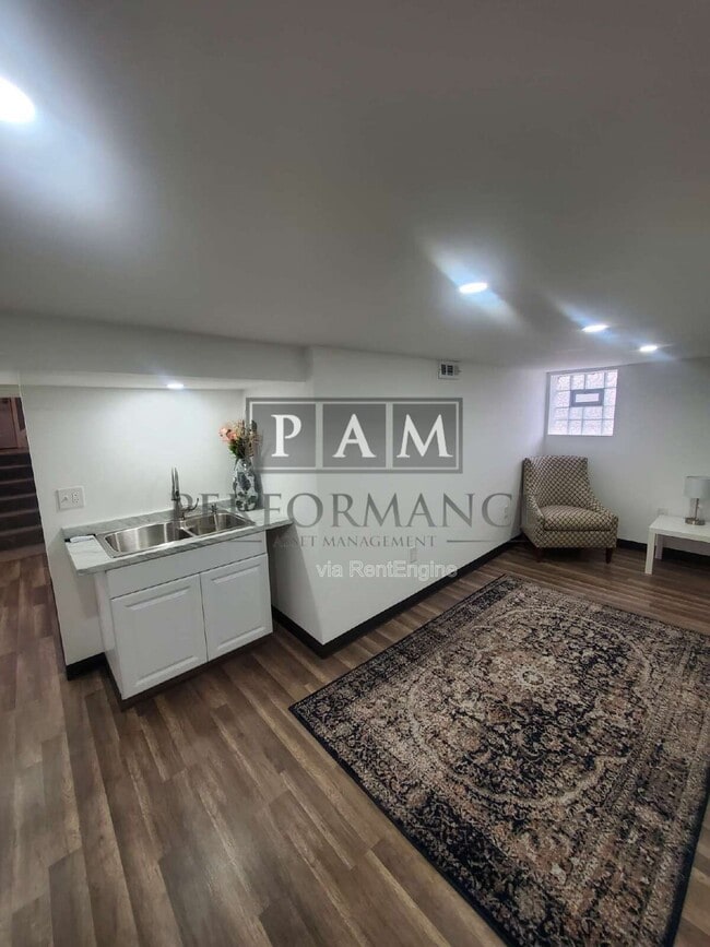 Building Photo - 2829 S Howell Ave