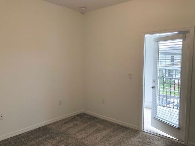 Building Photo - Beautiful 3/2.5 Newly Appointed Home with ...