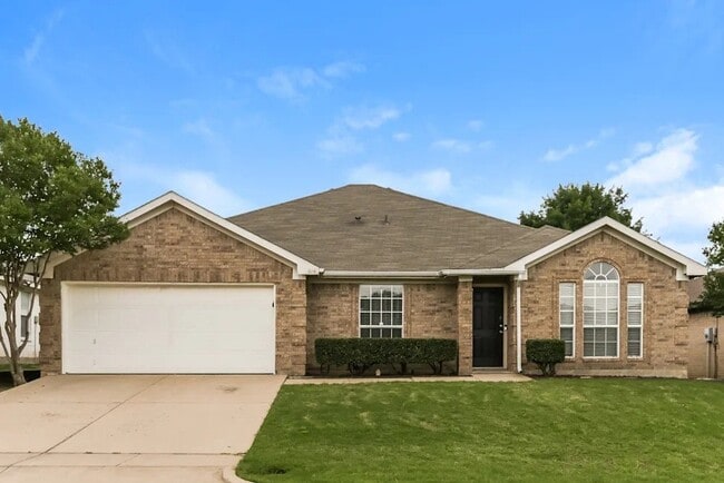 Building Photo - 2600 Treeview Dr