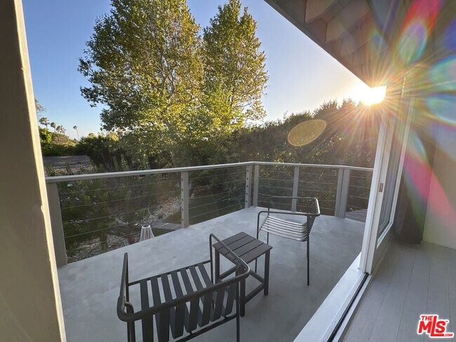 Building Photo - 30370 Morning View Dr