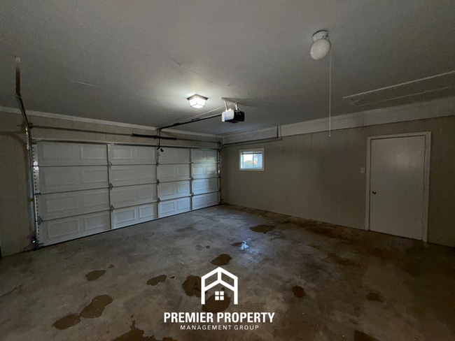 Building Photo - 3955 Castile St
