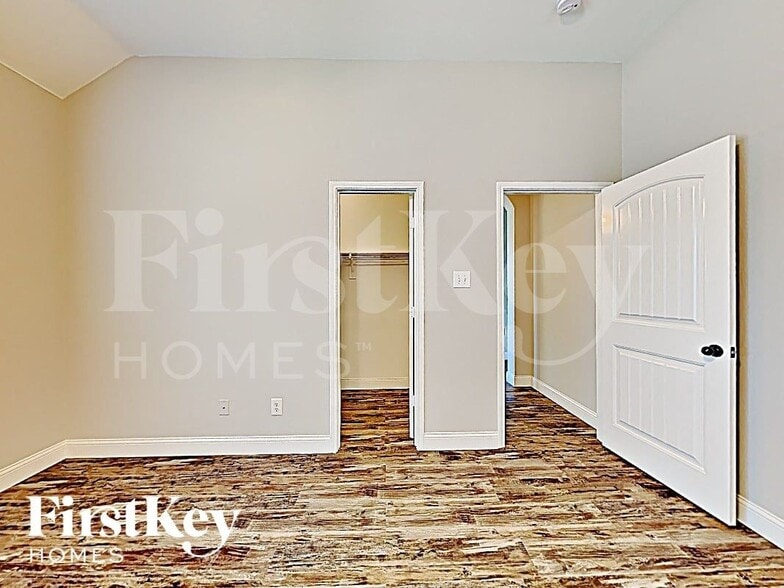 Building Photo - 3001 Wren Ln