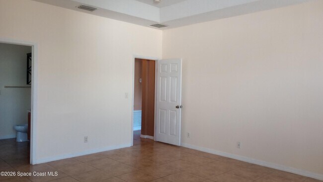 Building Photo - 561 Lambert St SW