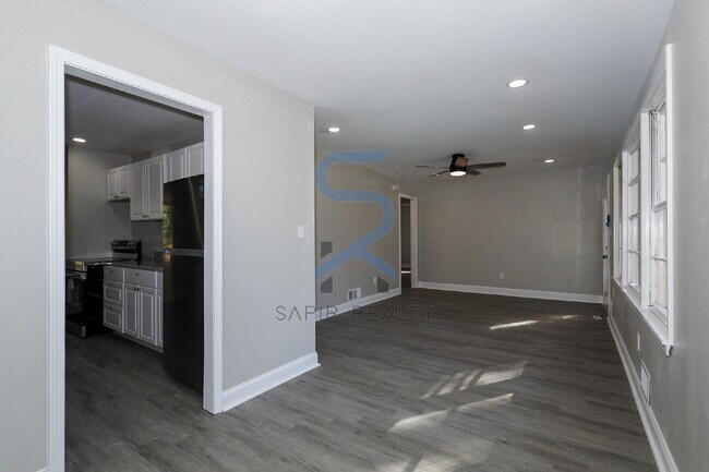 Building Photo - Move in before November 30th and choose yo...