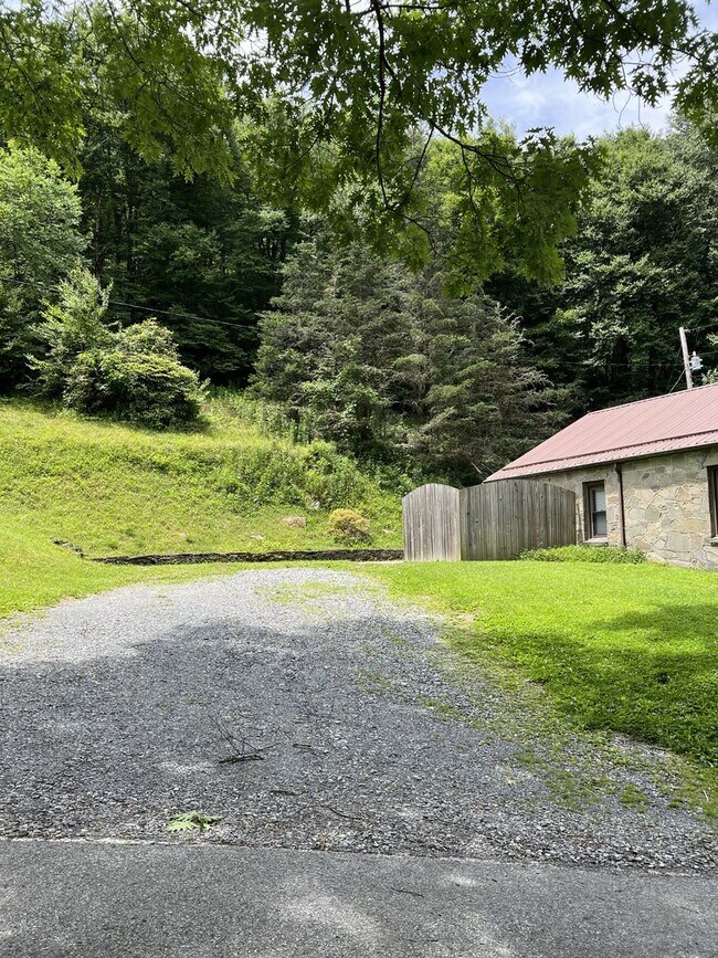 Building Photo - 296 Middle Fork Rd