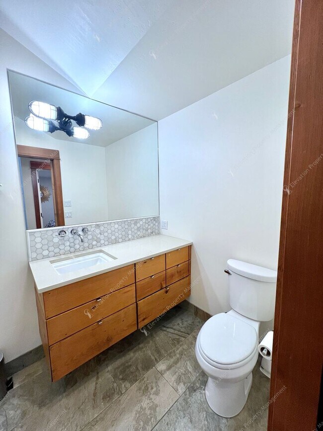 Building Photo - *Unfurnished* Charming, updated and walkable west side 3 BR + den/office