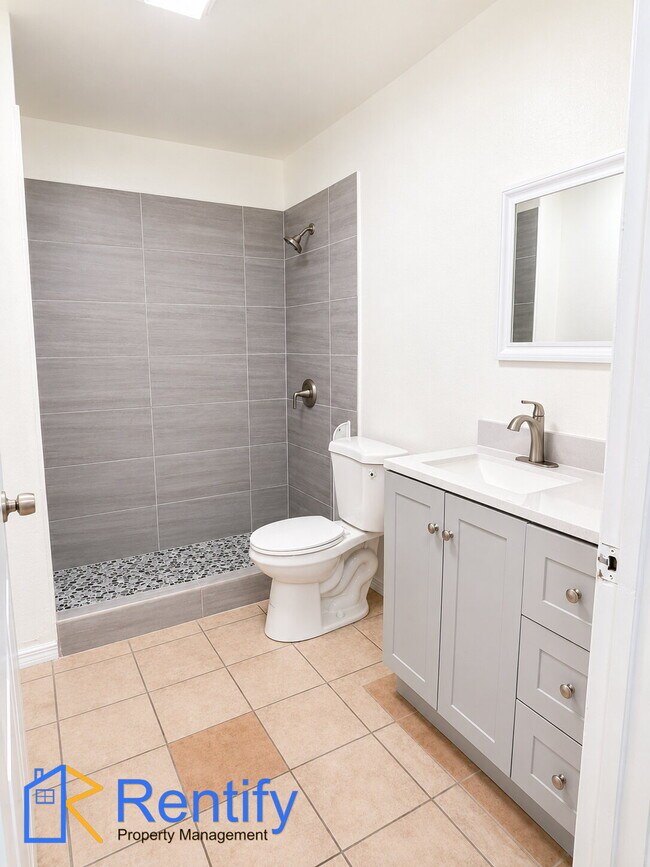 Building Photo - 3-Bed, 2-Bath in North Bakersfield – Only for $1,495