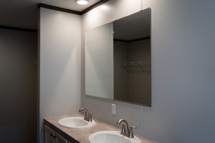 Building Photo - 111 Palomino Dr