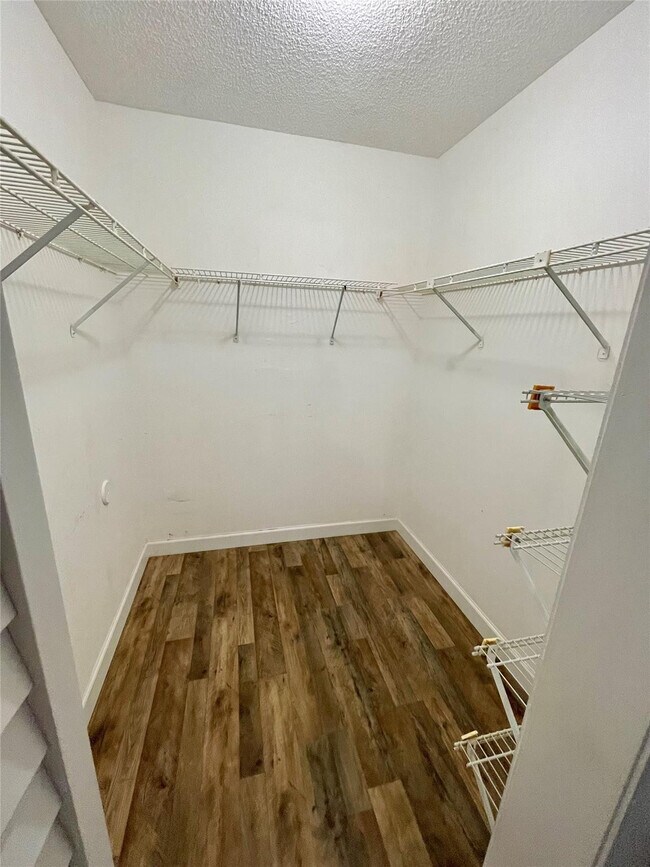 Building Photo - 5512 N Park Rd