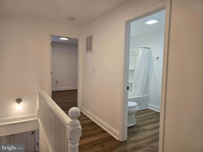 Building Photo - 735 S Kent St