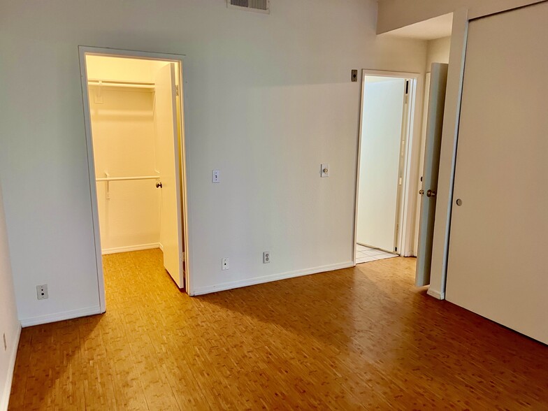 Building Photo - 2224 River Run Dr