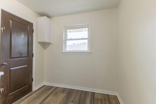 Building Photo - 4419 Knight Dr