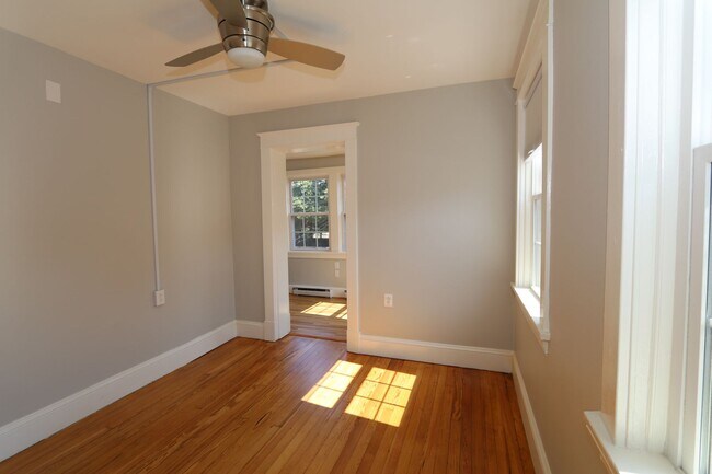 Building Photo - MAIN2220