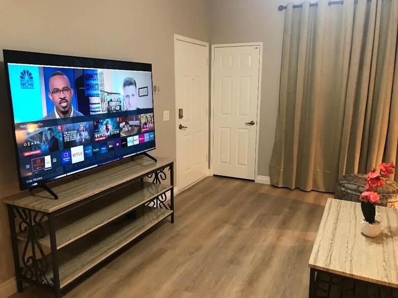 Building Photo - 5130 S Jones Blvd