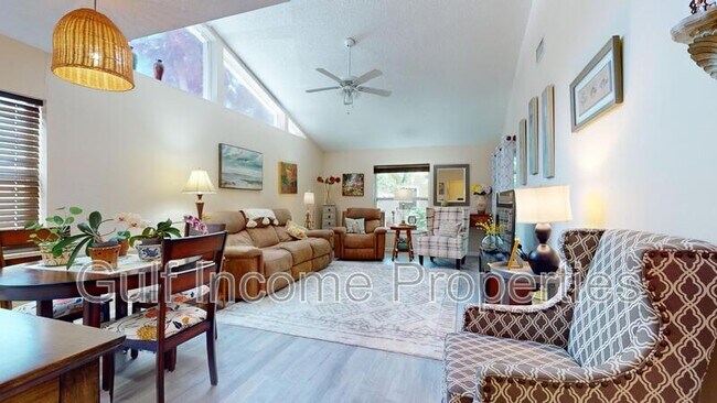 Building Photo - 5037 Village Garden Dr