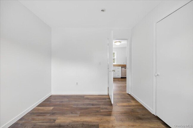 Building Photo - 226 Knoth Rd