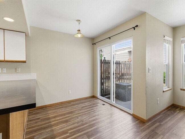 Building Photo - Excellent 4-Bedroom Condo in West Fort Collins!