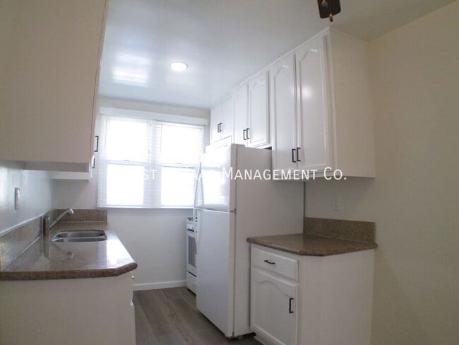 Building Photo - 4541 N Banner Dr