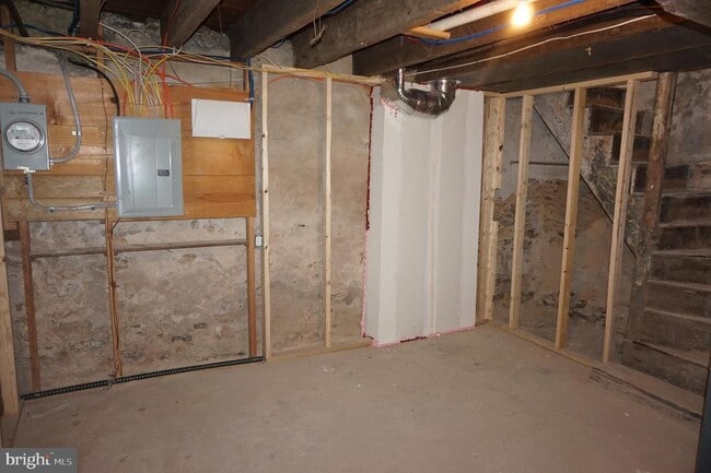 Building Photo - 132 Wendover St