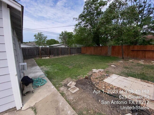 Building Photo - Stylish and Spacious 4-Bedroom Home PLUS C...