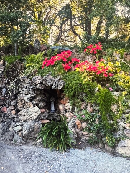 Building Photo - 25860 Altamont Rd