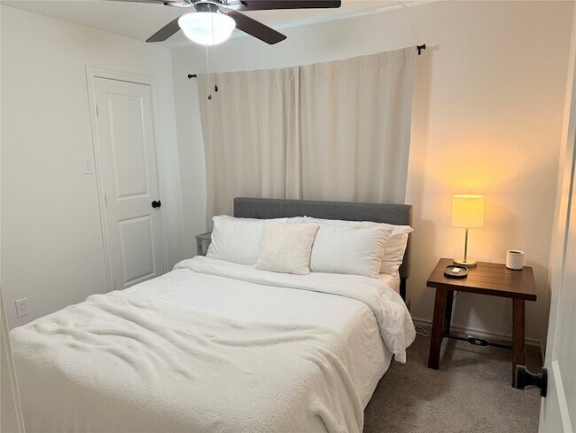 Building Photo - 1504 Summertree Ct